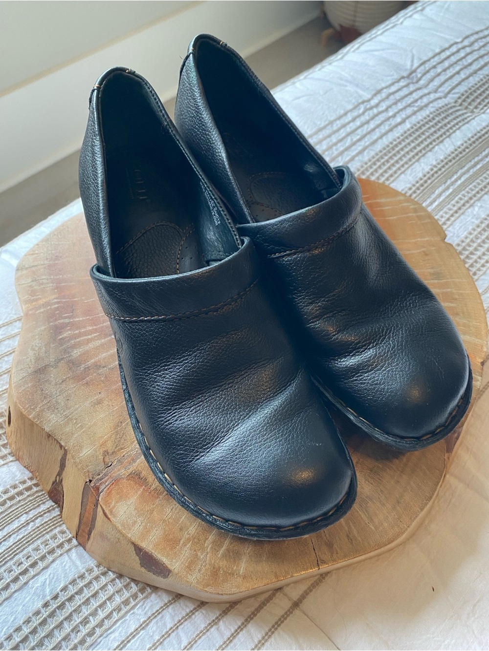 Born Black Leather Slip-On Clogs Comfort Cushion Pebbled Leather